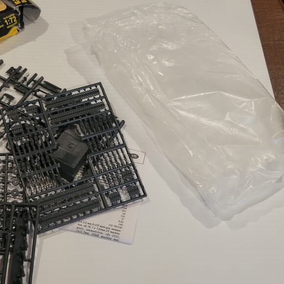 Vintage Model kit IS-2 (1944)  Soviet WWII Heavy Tank Scale 1:72 New, open box - Picture 9 of 14